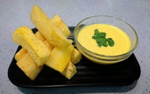 Yucas fritas con Huancaina